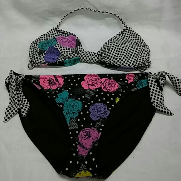Two Piece Swimsuit Size Small - Picture 2 of 4